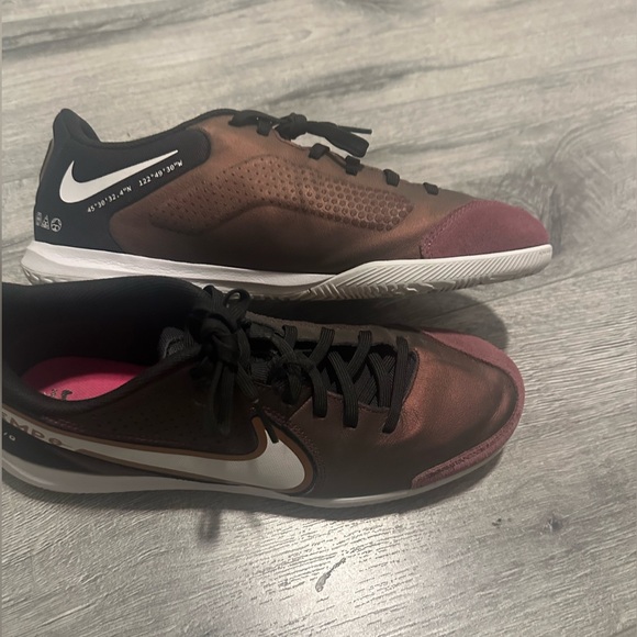 Nike indoor soccer shoes - Picture 2 of 4